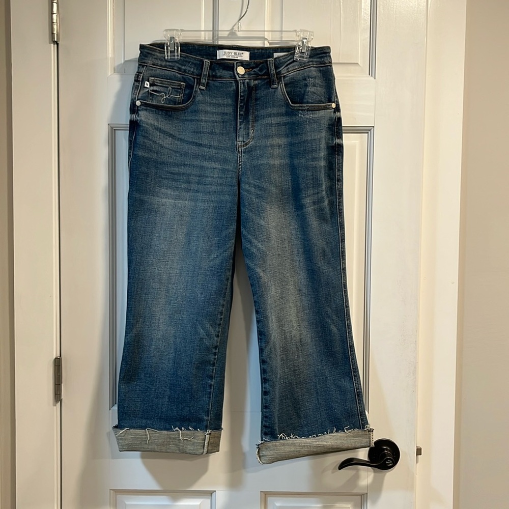 Judy Blue Wide Leg Crop with Distressed Hem Size 29